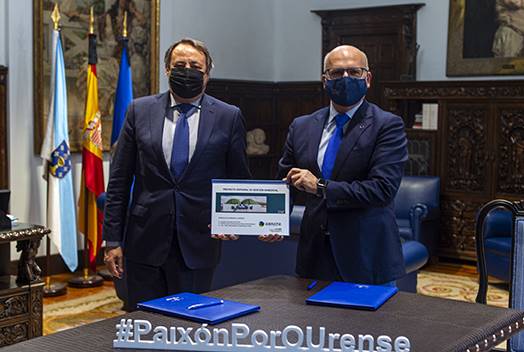 Sinatura do protocolo do Proxecto ambiental da provincia de Ourense. Asisinan Manuel Baltar (Presidente da Deputación Ourense) e Joaquín Sanz López (Administrador de Arrte Energías, S.L.)