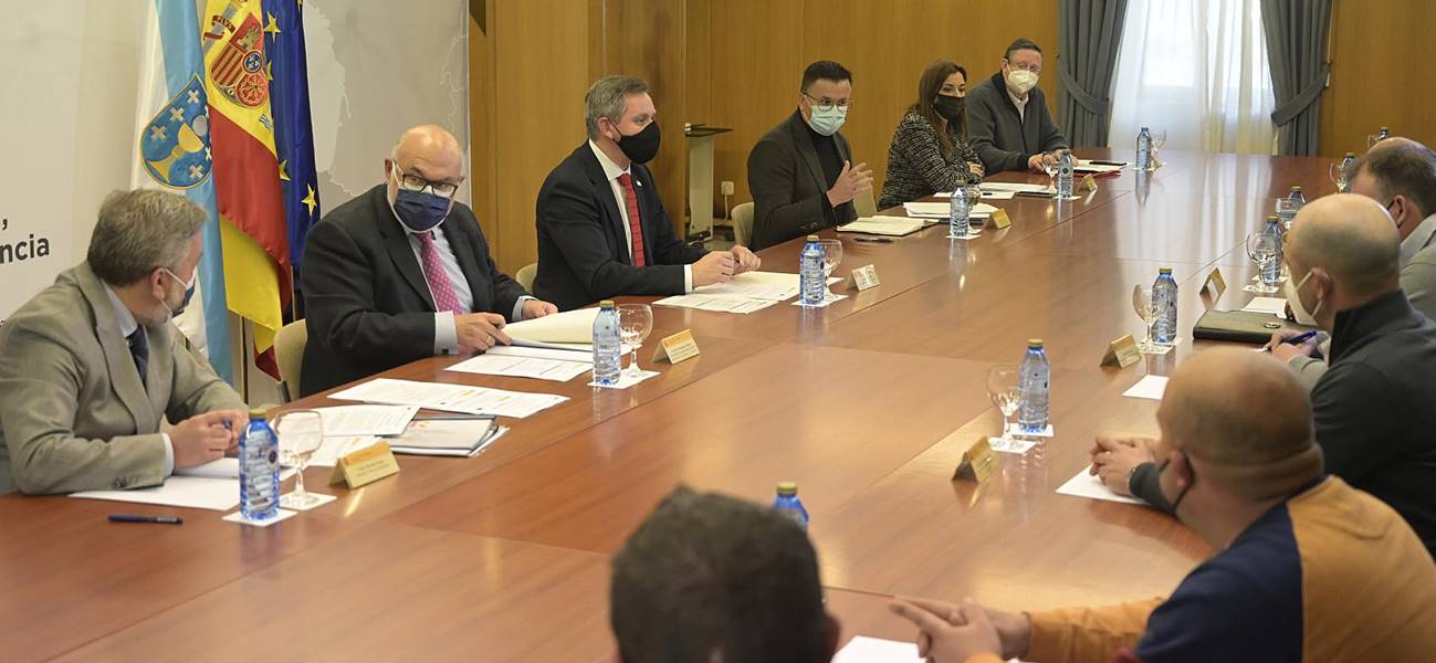 A Coruña
O conselleiro do Medio Rural, José González, acompañado da directora xeral da Axencia Galega de Desenvolvemento Rural, Inés Santé, mantén unha xuntanza de traballo co presidente de Sociedade Mercantil Estatal de Infraestruturas Agrarias-SEIASA, Francisco Rodríguez, e os presidentes de catro comunidades de regantes para analizar a situación actual do proxecto de mellora dos regadíos da Limia.
08/03/2022
Foto: Moncho Fuentes / AGN A Coruña
