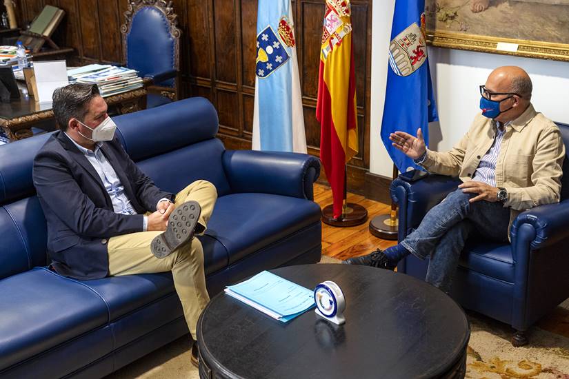 Reunión Manuel Baltar (Presidente da Deputación Ourense) con Emiio Pazos Ojea (Alcalde do Concello de Trasmiras).