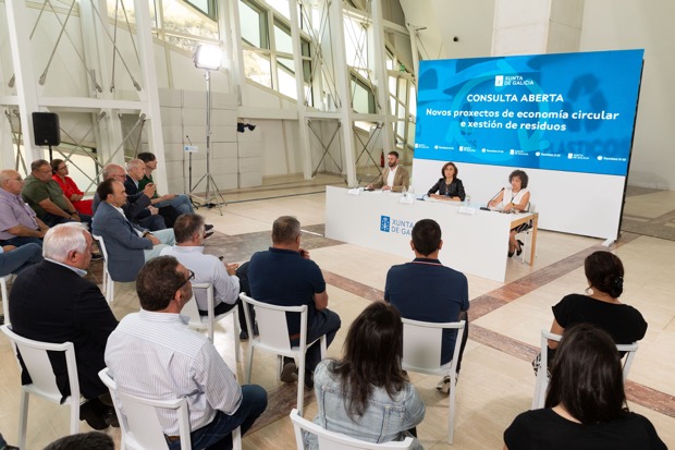 11,00 h.- A conselleira de Medio Ambiente, Territorio e Vivenda, Ángeles Vázquez, acompañada do delegado territorial da Xunta na Coruña, Gonzalo Trenor, reunirase con concellos, empresas e xestores para abordar as futuras convocatorias de axudas en materia de residuos. Foto por Xoán Crespo.