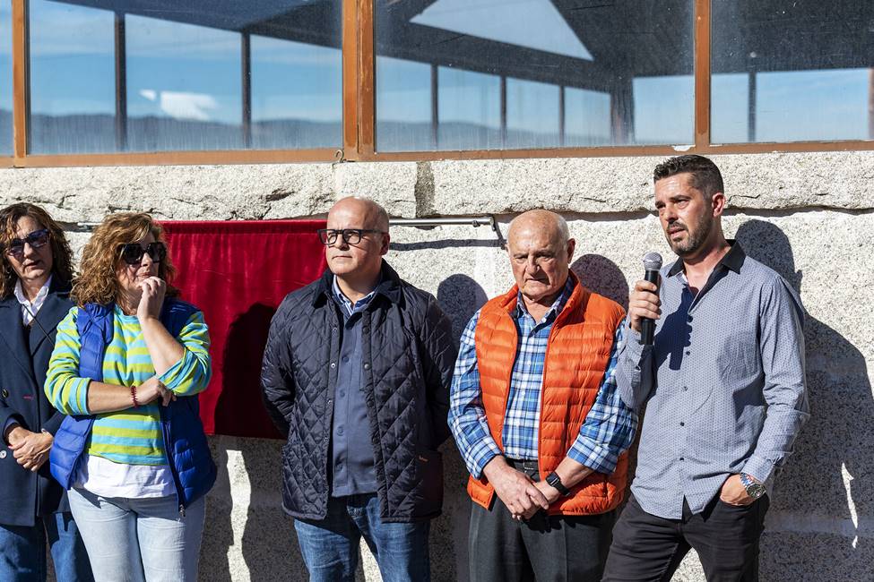 Manuel Baltar (Presidente da Deputación Ourense) participa no magosto popular do concello de Porqueira, acompañado da sua alcaldesa, a popular Susana Vázquez Dorado, no día que se fai homenaxe o concellal popular José Rodríguez Dobbaño "Peitos".