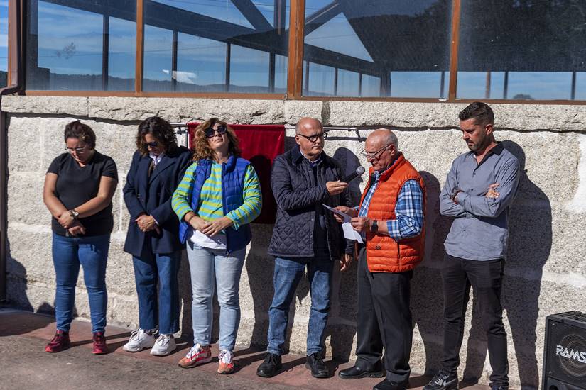Manuel Baltar (Presidente da Deputación Ourense) participa no magosto popular do concello de Porqueira, acompañado da sua alcaldesa, a popular Susana Vázquez Dorado, no día que se fai homenaxe o concellal popular José Rodríguez Dobbaño "Peitos".
