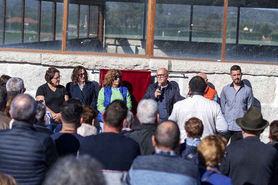 Manuel Baltar (Presidente da Deputación Ourense) participa no magosto popular do concello de Porqueira, acompañado da sua alcaldesa, a popular Susana Vázquez Dorado, no día que se fai homenaxe o concellal popular José Rodríguez Dobbaño "Peitos".