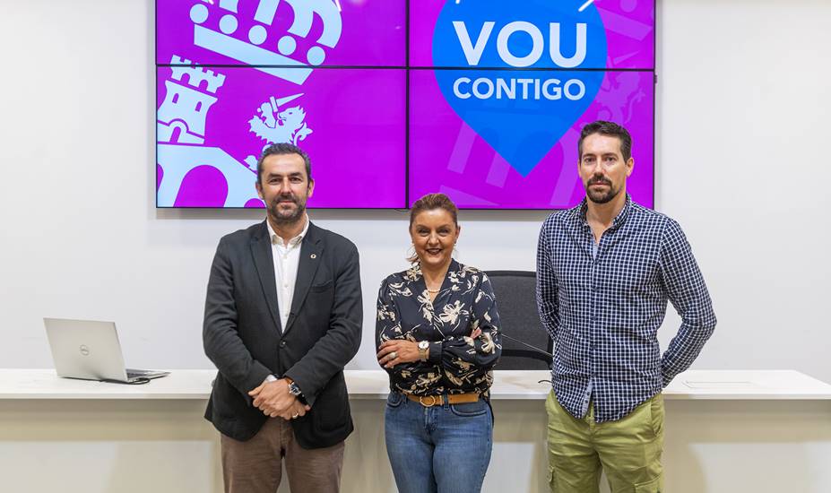 -11.00 horas: Presentación da aplicación VouContigo.- A deputada Luz Doporto e o director da Área de Transparencia e Goberno Aberto, Fernando Suárez, presentan a aplicación VouContigo. Lugar: Sala de prensa do Pazo Provincial.