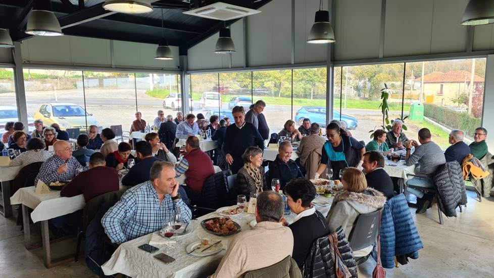 Comida de confraternización, rematado o acto