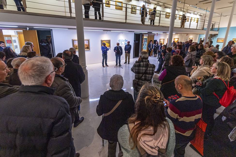 Inauguración da exposición do pintor ourensán Manuel Vidal, acompañdo polo curador da exposicón, Xavier Limia Gardón e polo director do Centro Cultural "Marcos Valcarcel", Francisco González Bouzán.