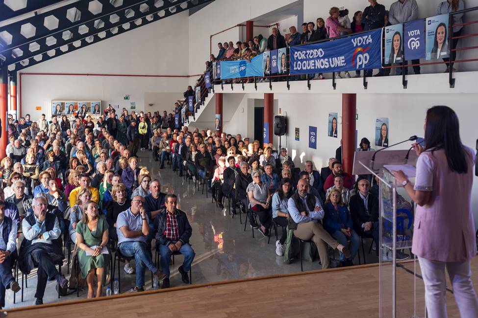 Mitin PPOU en Bande. Asisiten Manuel Baltar (Presidente do PPOU e da Deputación Ourense), Ethel Vázquez Mourille (Conselleira de Infraestrucgturas), Sandra Quintas  (Candidata do PPOU ó Concello de Bande) e o resto da lista electoral.