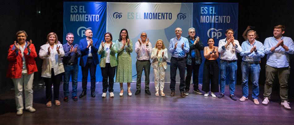 Mitin PPOU en Xinzo de Limia. Asisiten Manuel Baltar (Presidente do PPOU), Julio Comesaña (Conselleiro de Sanidade), Antonio Fernández (Presidente do comite local do PPOU en Xinzo de Limia), Paula Prado (Secretaria Xeral do PPdeGA), Ana Vázquez (Candidata do PPOU ó Congreso), Carmen Leyte (Candidata do PPOU ó Senando) e o resto da candidatura do PPOU ás eleccións xerais.
