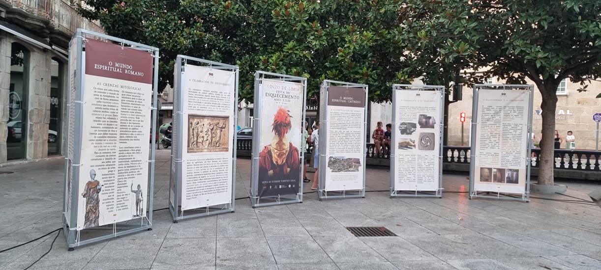 Paneis que compoñen a exposición