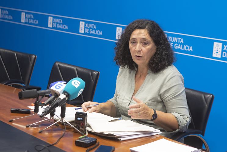 A directora xeral de Patrimonio Natural, Belén do Campo, da unha rolda de prensa sobre a xestión do xabaril.