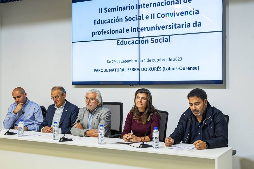 Presentación do : II Seminario Internacional de Educación Social e II Convivencia Profesional de Educación Social.- O deputado de Representación Institucional, Rosendo Fernández, participa na presentación en rolda de prensa do II Seminario Internacional de Educación Social e a II Convivencia Profesional e Interuniversitaria. Tamén participan María del Carmen Yáñez Salgado (Alcaldesa de Lobios), Xosé Manuel Cid Fernández (Mestre do Campus de Ourense), Javier Rodríguez Rajo (Vicereitor do campus de Ourense) e Deibe Fernández Simo (Representande de CESGA - Colexio de Traballadores Sociais de Galicia).