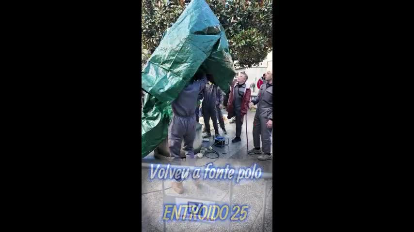 Volveu a fonte á praza
